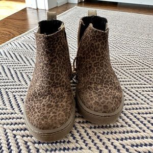 Freshly Picked toddler boots size 9